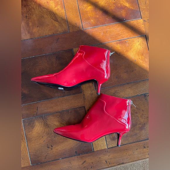 Via Spiga Red Patent Leather Kitten Heel Booties Size 7.5 NWOT - Picture 9 of 12
